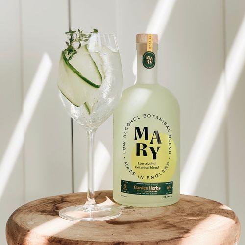 瑪麗草本風(fēng)味 無酒精即飲型飲料的標(biāo)志與包裝設(shè)計